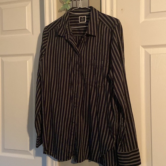 Women’s Button Up - Picture 2 of 2